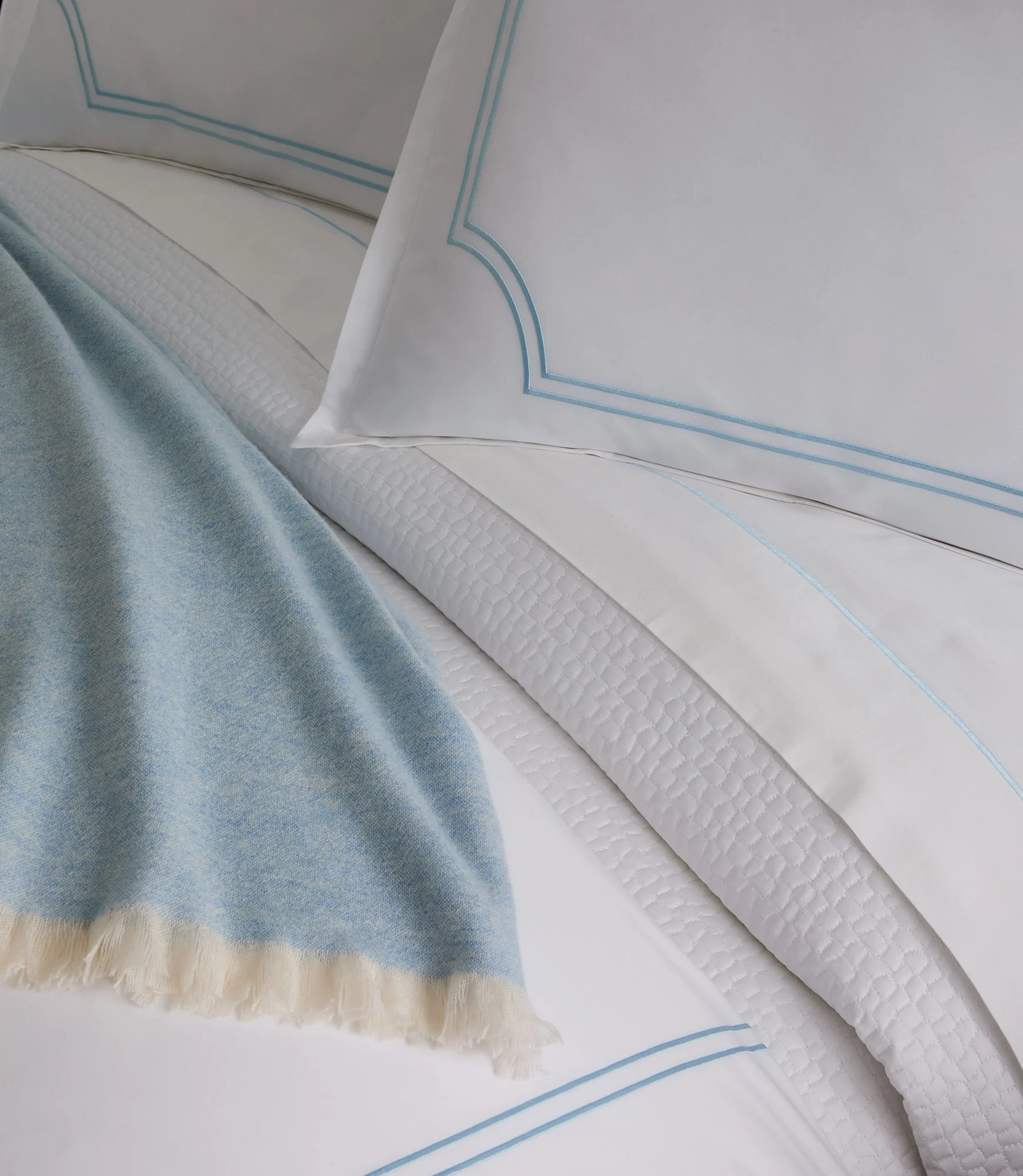 Deco Classic Embroidered Duvet Set - Image 6
