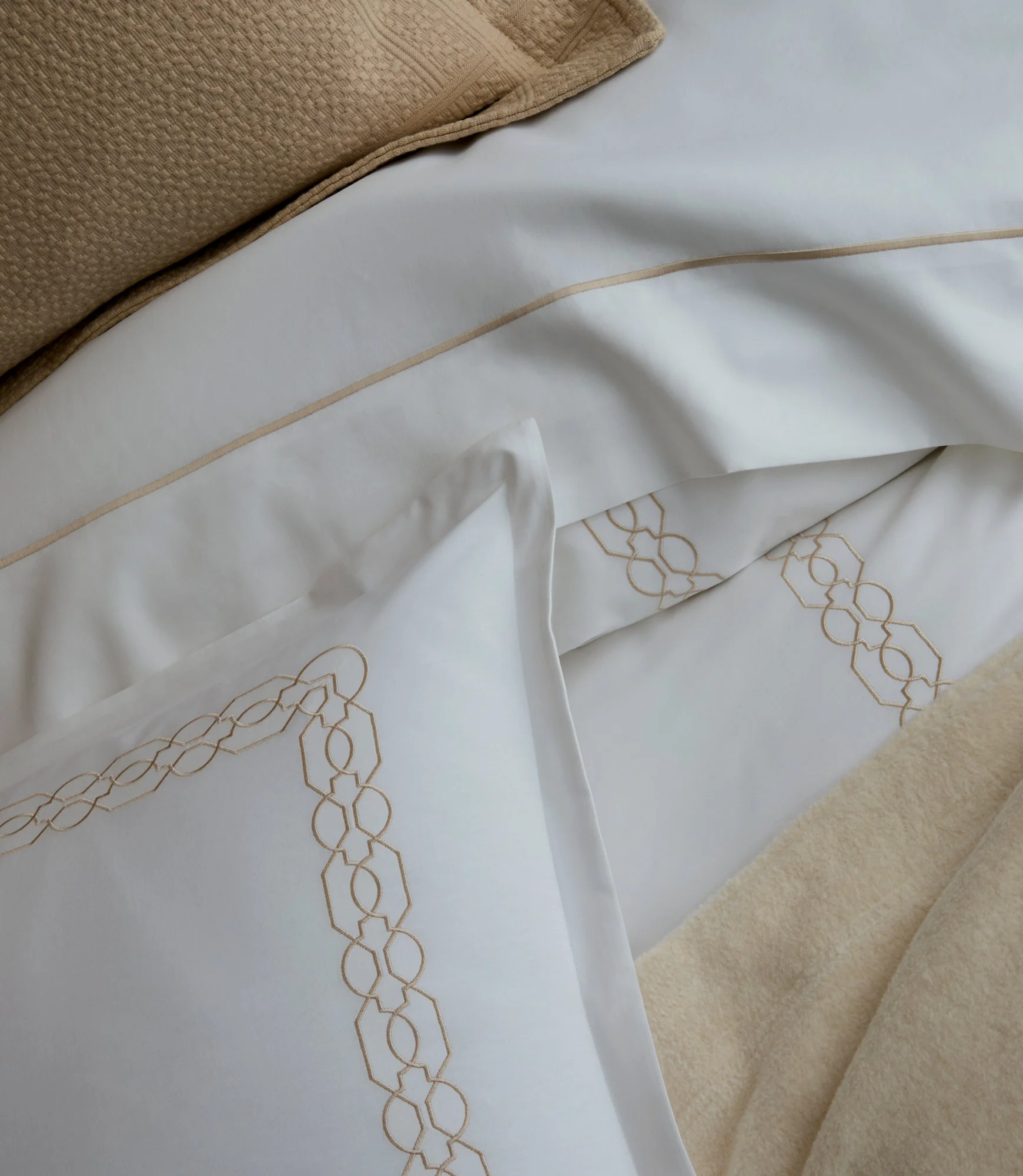 Filigree Classic Embroidered Duvet Set - Image 8