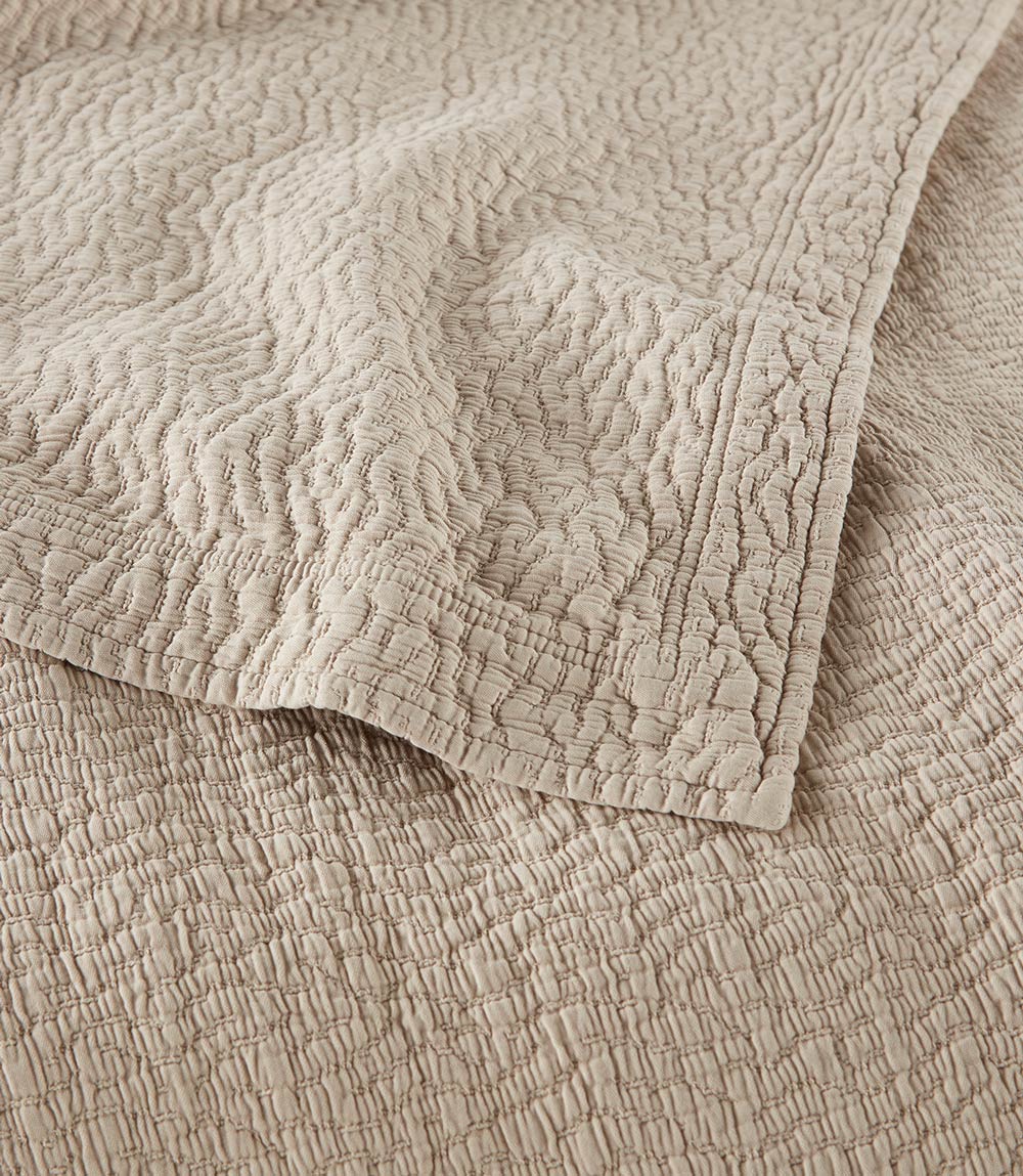 Mia Stonewashed Matelassé Coverlet - Image 4