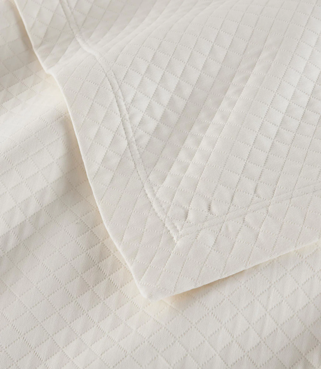 Oxford Matelassé Coverlet - Image 9