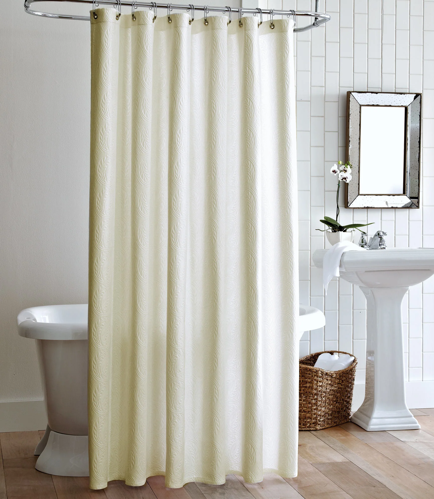 Vienna Matelassé Shower Curtain - Image 4