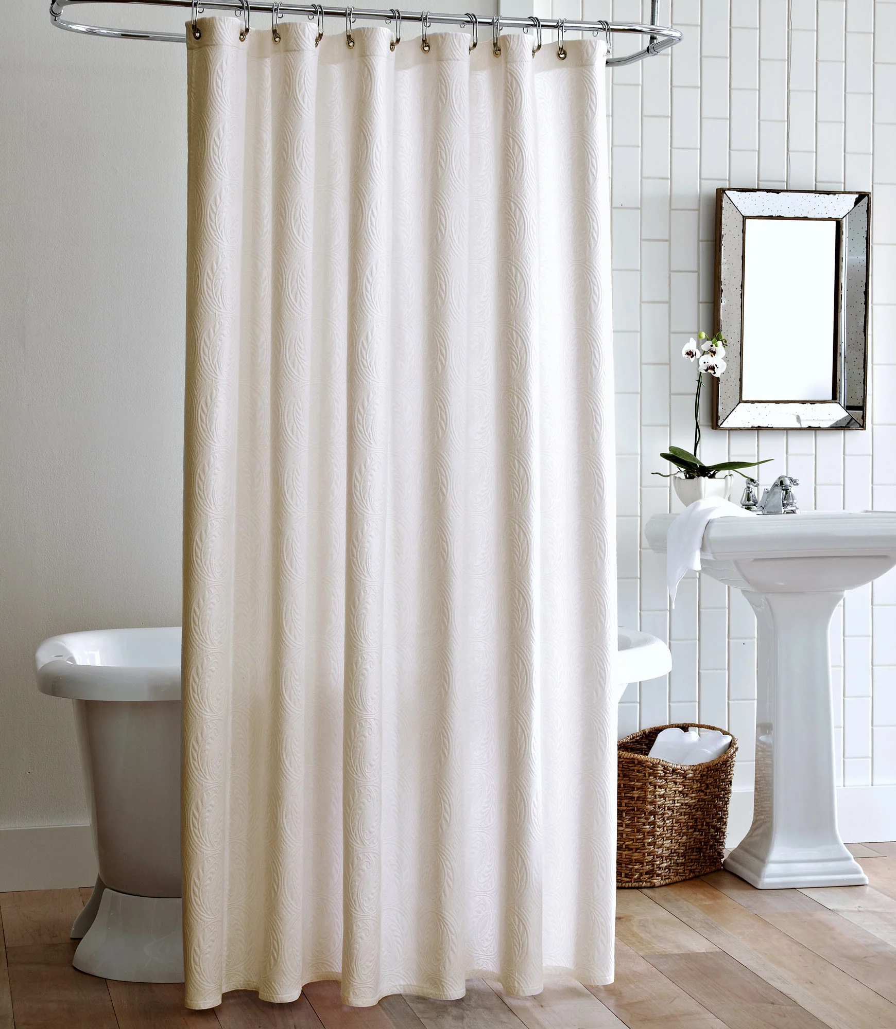 Vienna Matelassé Shower Curtain - Image 5